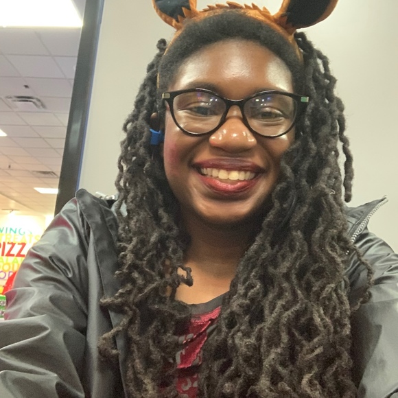 Meet your Posher, Paige - Picture 1 of 1